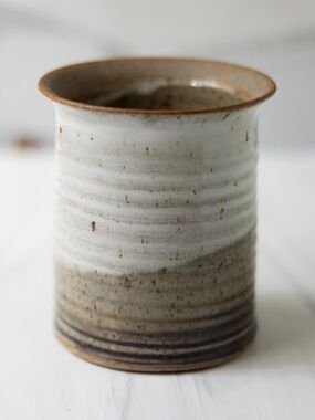 Studio pottery ribbed fluted vase or utensil holder signed on bottom 4.75" tall